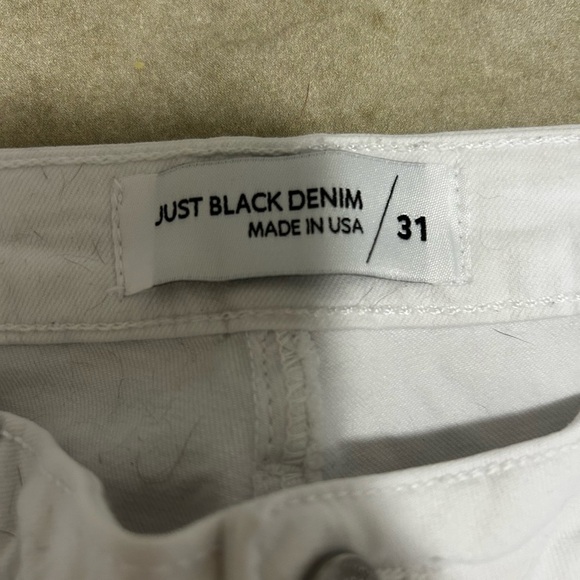 Just Black Women's White Frayed Hem Jeans - Picture 2 of 4